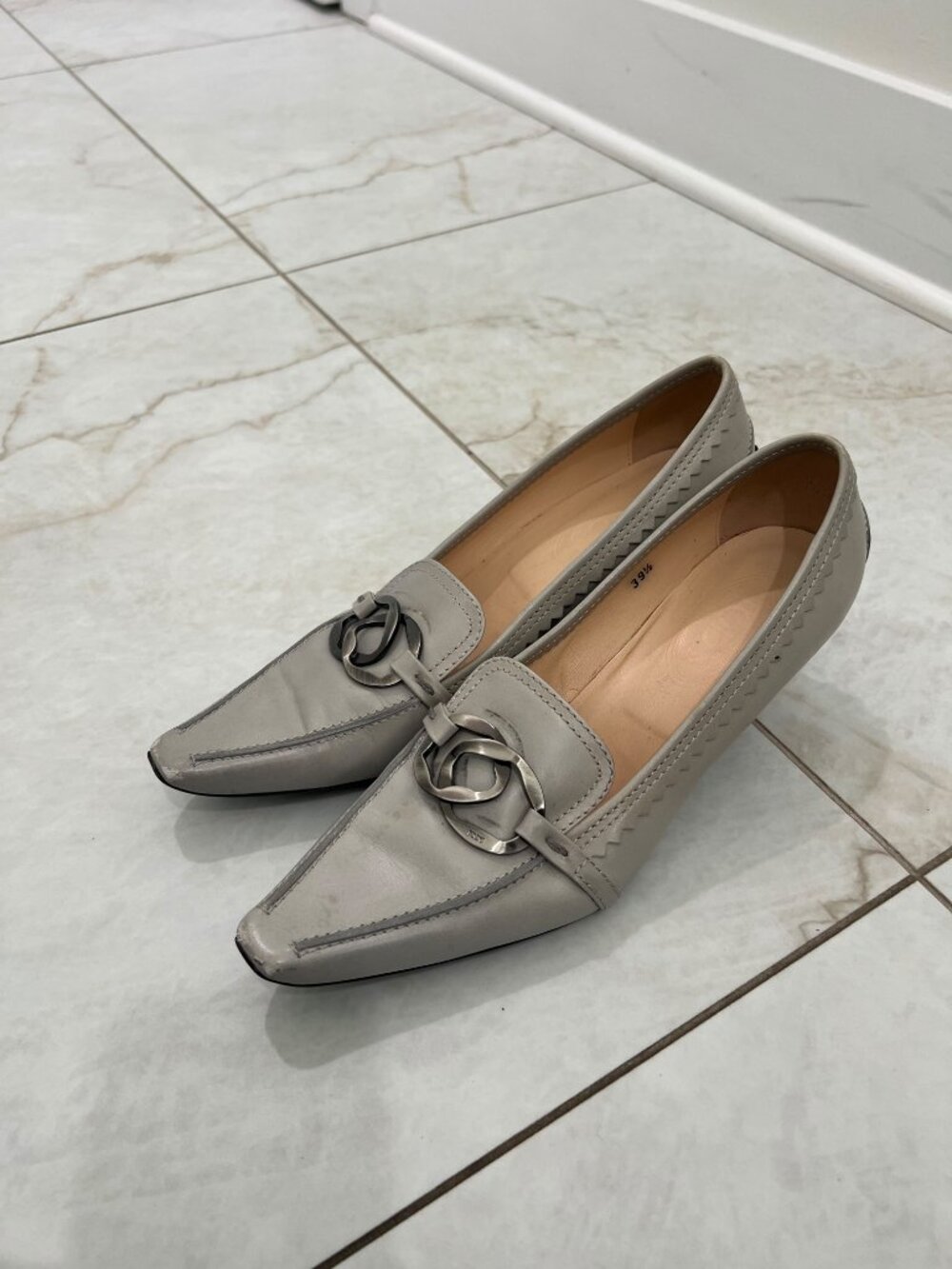 Vintage Tod's Grey Leather Metal Ring Kitten Heels Size EU 39.5
